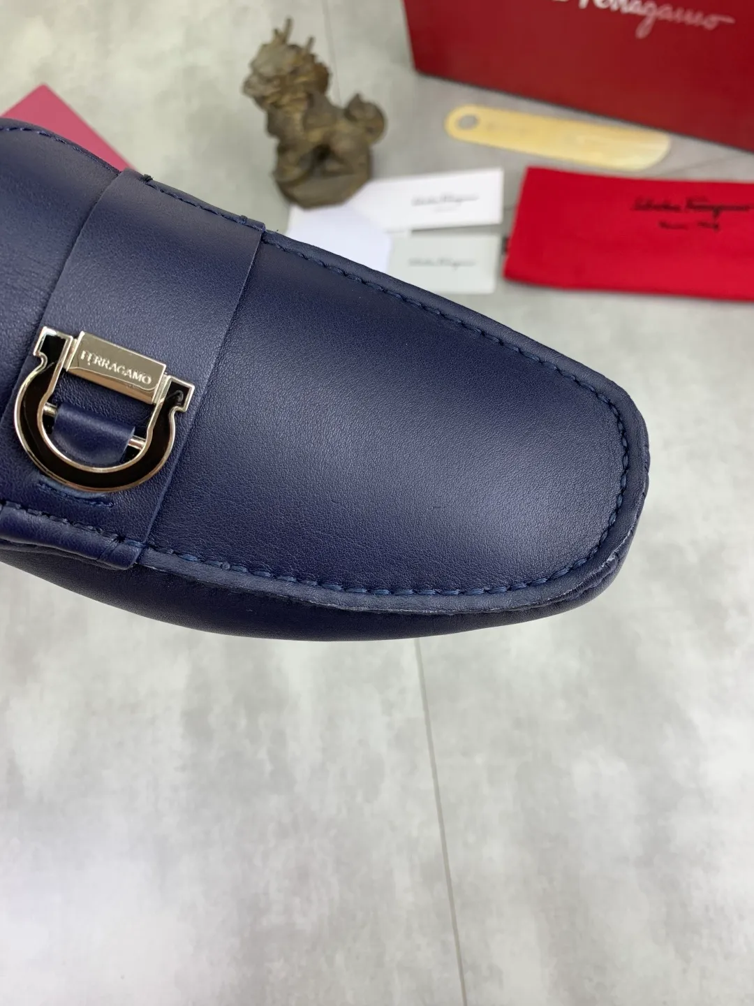 Men's shoes 💰P542 New model, high quality [Ferragamo/Ferragamo] Latest lazy slip-on shoes Original imported calfskin, imported cowhide lining + original luxury metal buckle + original combination outsole Comparison without pressure Code number: 38-45